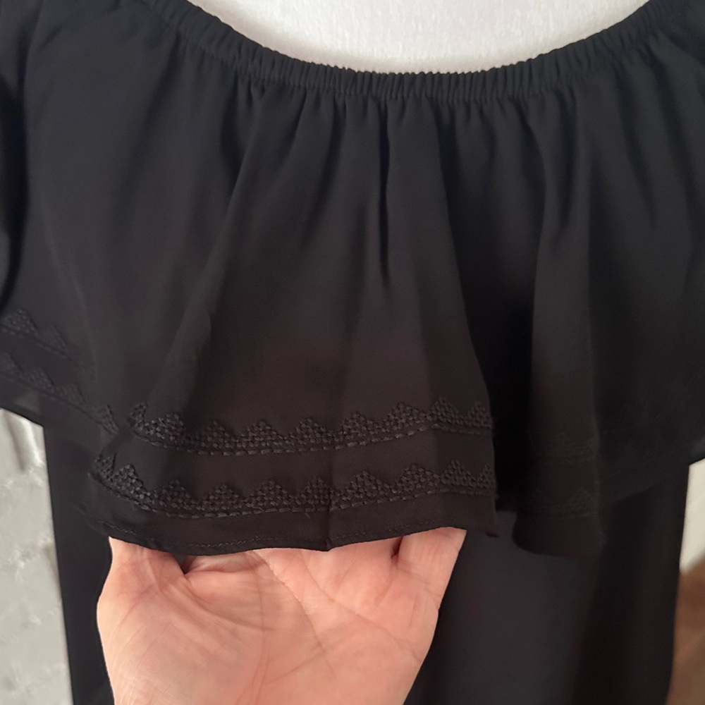 Source Unknown Black Ruffle Blouse - Picture 4 of 8